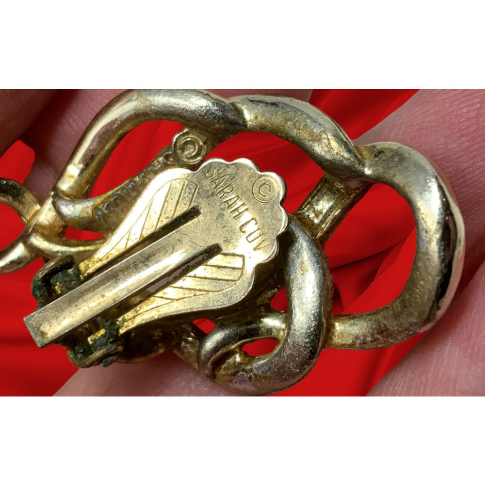 Vintage 1970's Sarah Coventry Gold Tone Modernist Ribbon Earrings Clip On Runway - Picture 3 of 6